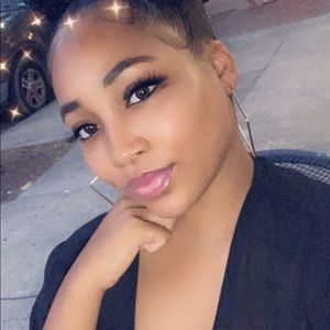 Meet your Posher, Nia